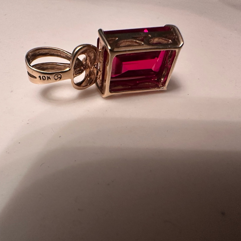 Elegant Ruby Pendant Necklace
Yellow Gold 10K - Picture 4 of 5